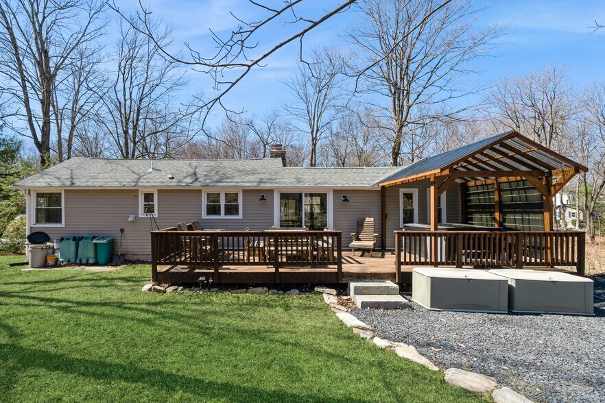 Building Photo - 100 Poplar Ln