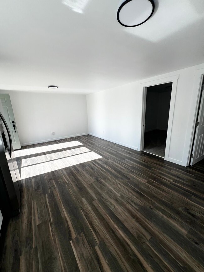 Building Photo - 804/806 S Marion Ave