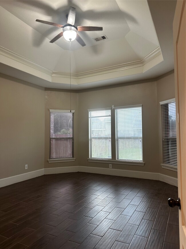 Building Photo - 13915 Sawmill Run Ln