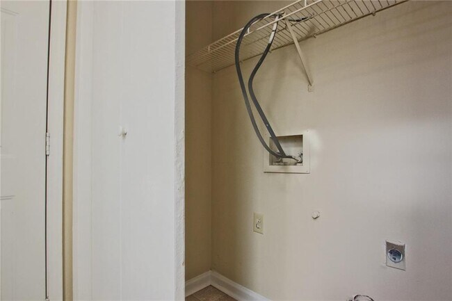 Building Photo - 3657 River Ridge Ct