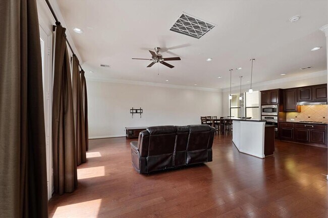 Building Photo - 5502 Lunia Ln