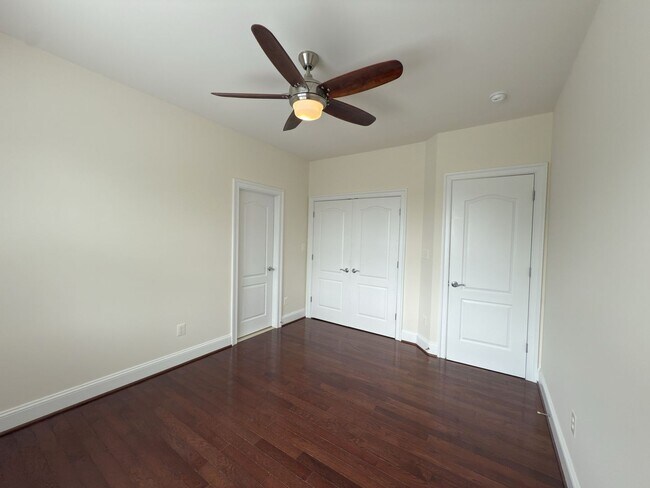Building Photo - Spacious 4 Bed 5.5 Bath Home in Annandale,...