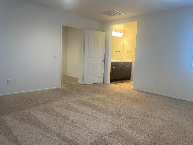 Building Photo - 24287 White Willow Ave