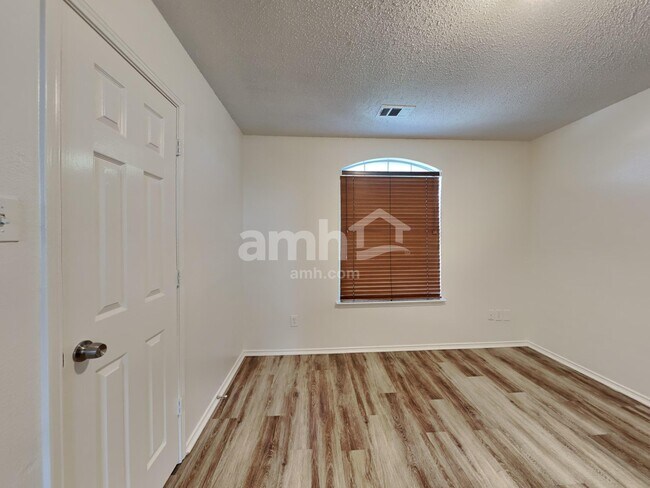 Building Photo - 10308 Oak Branch Ln