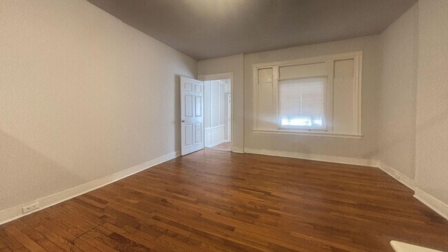 Building Photo - Charming 4-BR Traditional Row Home in West Philly