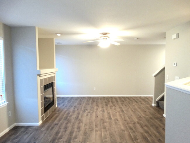 Building Photo - GREAT Updated 3 Bed 2 Bath Duplex at Saddl...