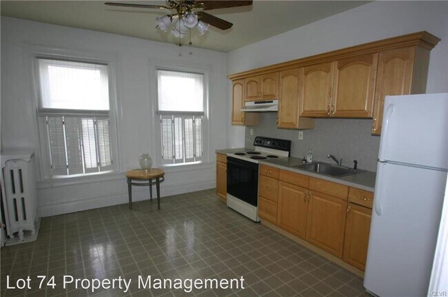 Building Photo - 1 br, 1 bath Apartment - 316 W. Broad St.