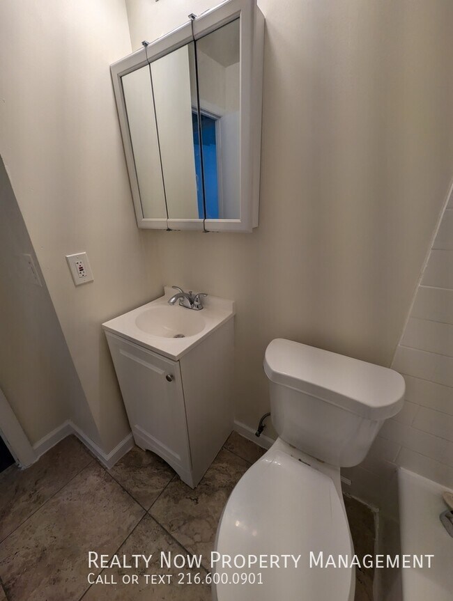 Building Photo - 15709 Northwood Ave