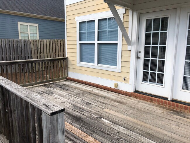 Building Photo - PRE-LEASING FOR AUGUST 2026!