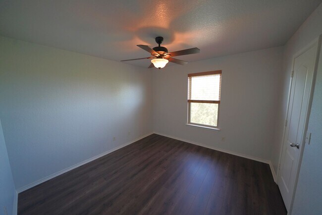 Building Photo - Great 4 Bedroom Home Now Available in Cibo...