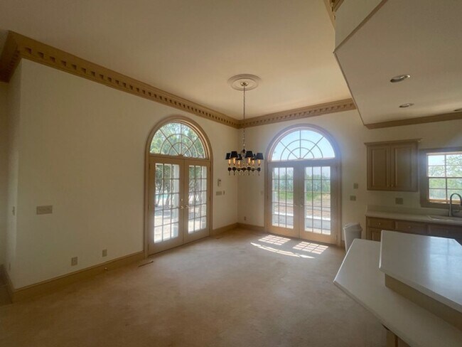 Building Photo - Private location overlooking Smiths Bay *2Bed*3bath