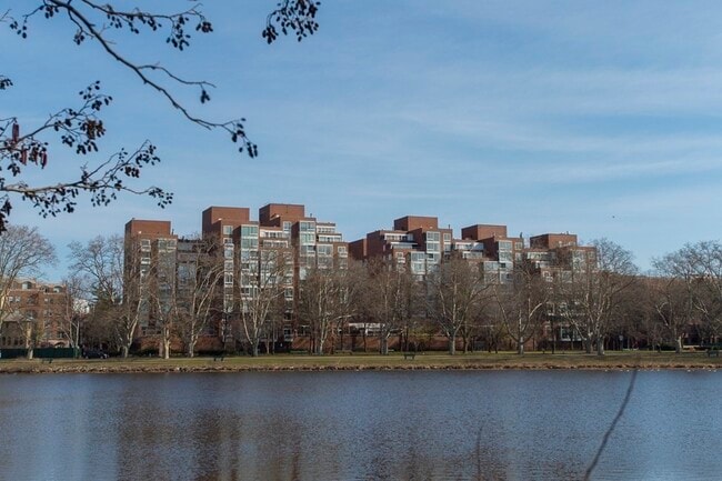 Primary Photo - 975 Memorial Dr