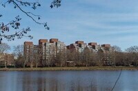 Building Photo - 975 Memorial Dr