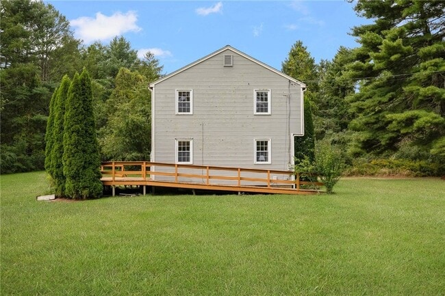 Building Photo - 590 Exeter Rd
