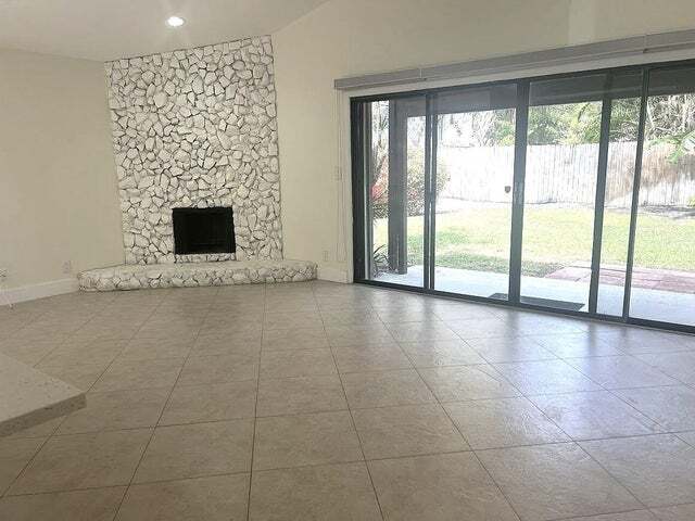 Building Photo - 541 NE 47th St