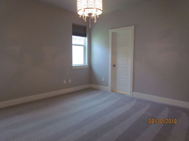 Building Photo - Beautiful 3 bed 2 bath in the popular Paramount community