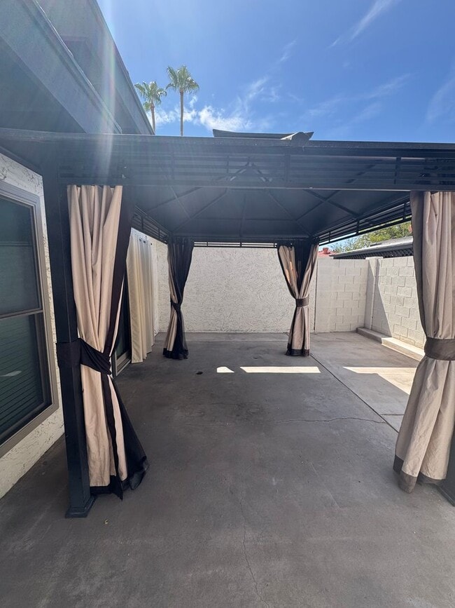 Building Photo - 2-Bedroom Condo in Prime Mesa Location!