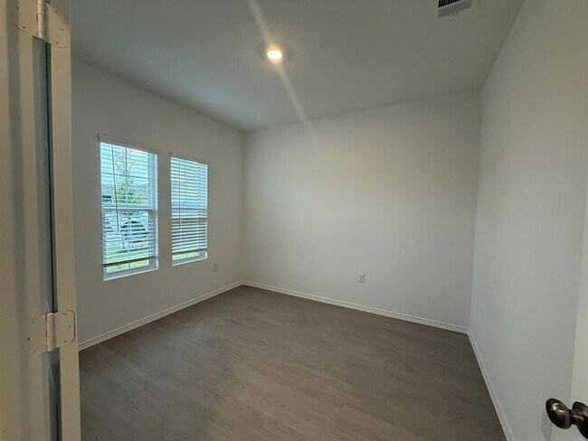 Building Photo - 203 Herald Dr