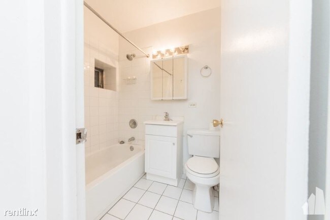 Building Photo - 701 W Belmont Ave