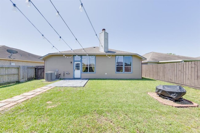 Building Photo - 15110 Diamond Way