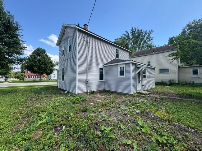 Building Photo - 526 N 8th St