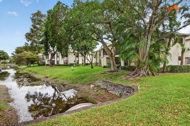 Building Photo - 4483 Carambola Cir S