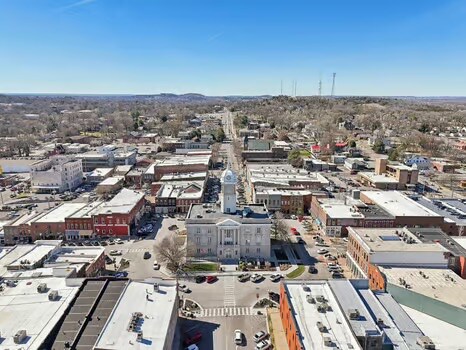 Building Photo - 107 E 9th St