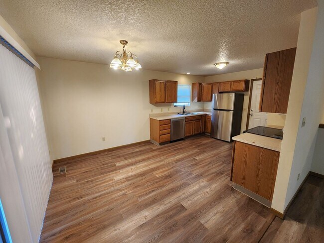 Building Photo - Great 3BR 2BTH Rancher Near Lake Shawnee