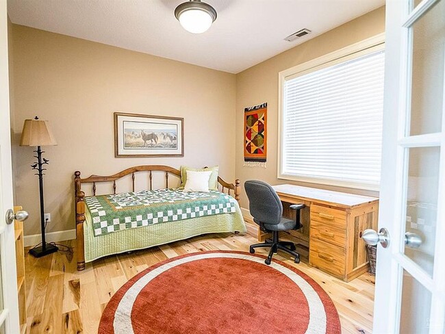 Building Photo - Must see one level home in NW Bend