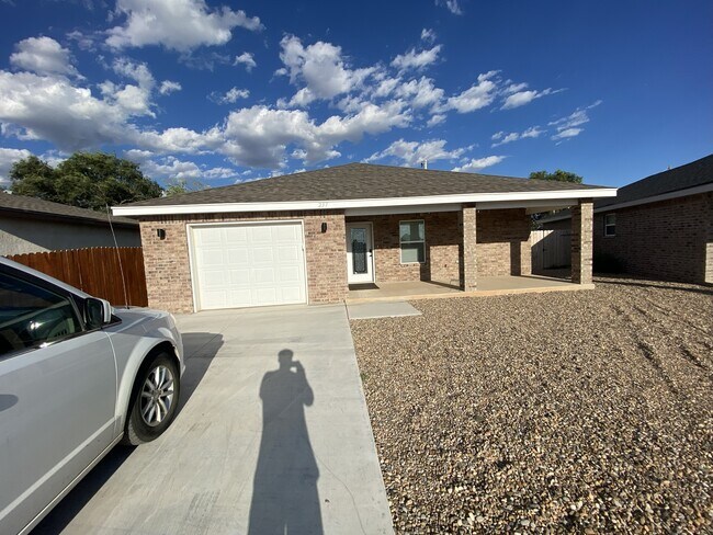 Primary Photo - 237 Martin Ave