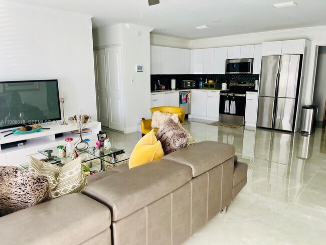 Building Photo - 3049 NW 6th Ave