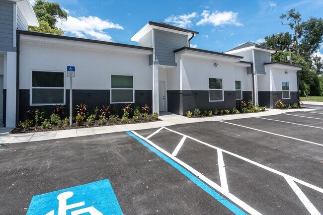 Building Photo - 705 S Orange Ave