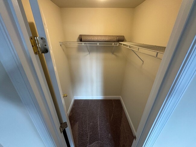 Building Photo - Fantastic 2 Bed 2.5 Bath Interior Townhome...