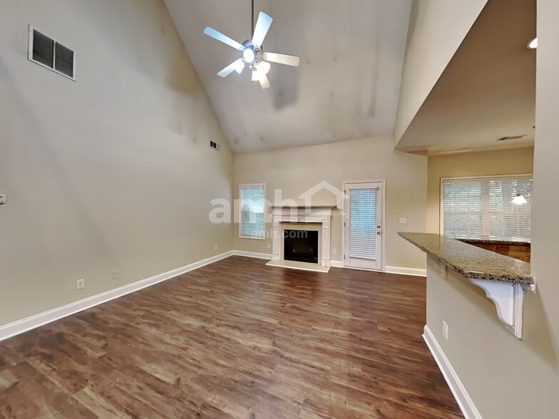 Building Photo - 907 Yancey Ct