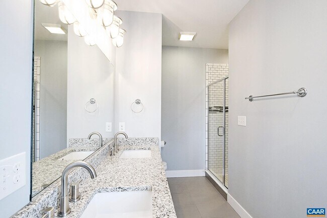 Building Photo - 903 Nassau St