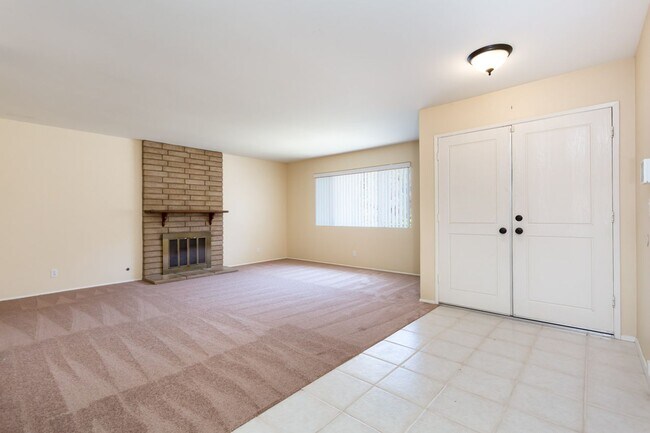 Building Photo - Traditional Home in North Fletcher Hills!
