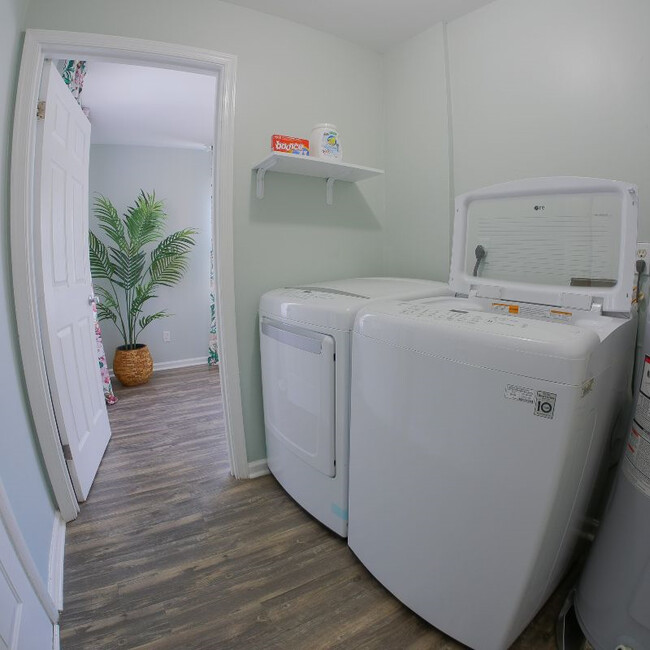 Laundryroom - 2702 Parker Ave