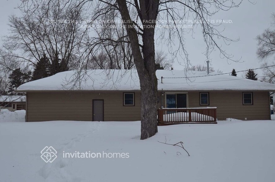 Building Photo - 707 Keniston St N