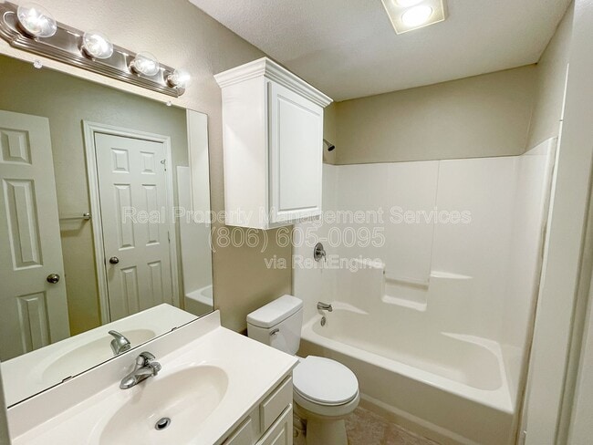 Building Photo - 621 N Elkhart Ave