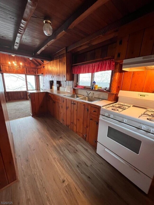 Building Photo - 12 Gifford Rd