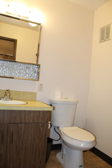 Building Photo - 1417 13th St S