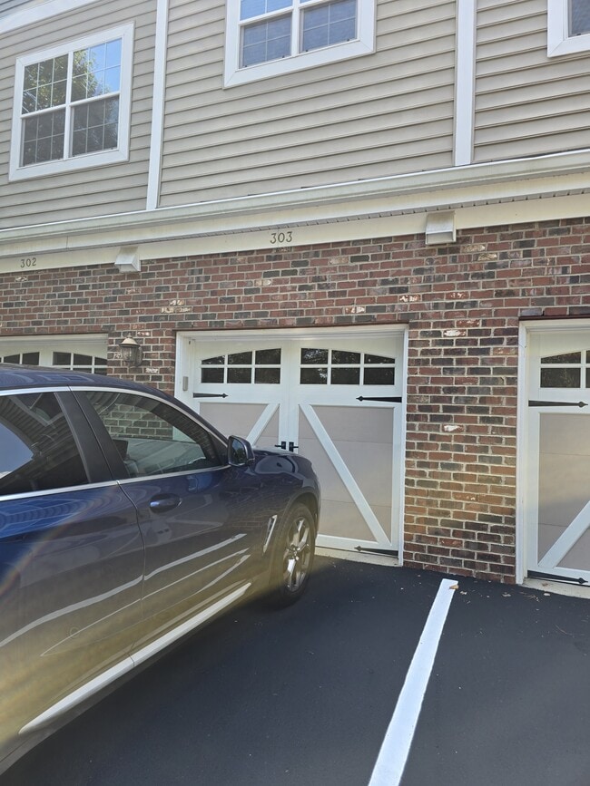 Building Photo - 10400 Rosegate Ct