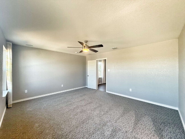 Building Photo - Immaculate Two Story Home in Legend Point ...