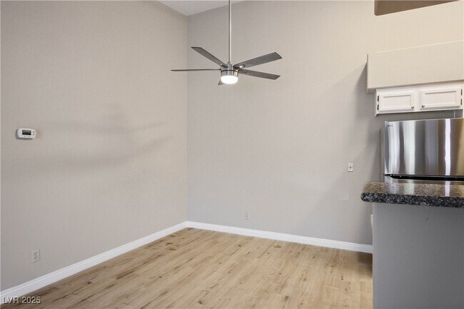 Building Photo - 1575 W Warm Springs Rd