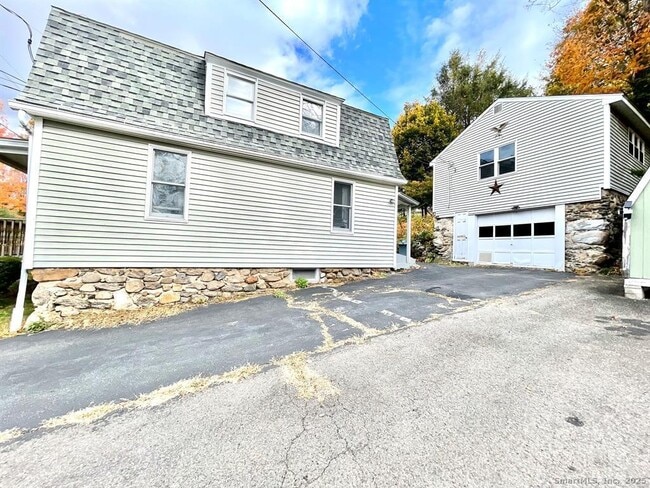 Building Photo - 131 Greenwood St