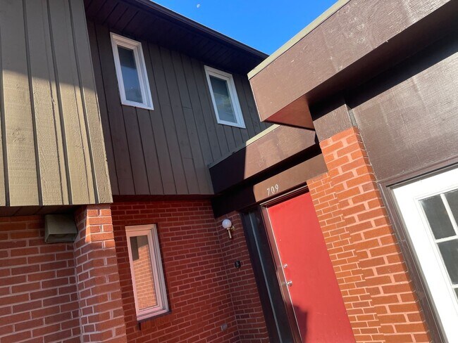 Building Photo - Fall Semester Lease Available! 2 Bedroom T...