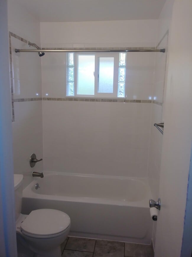 Building Photo - 825 34th St