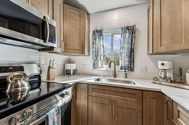 Building Photo - 11250 2nd St E