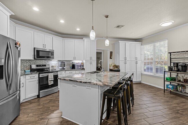 Building Photo - 606 Lantana St