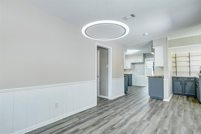 Building Photo - 5219 Lookout Mountain Dr